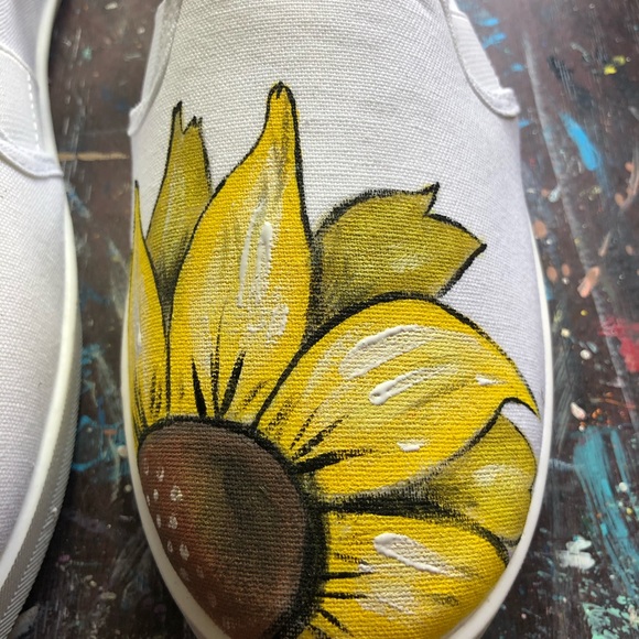 Hand painted shoes - Picture 3 of 16